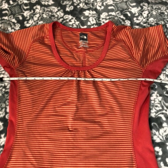 The North Face Fitted VaporWick Athletic Top Sz M - Picture 9 of 10
